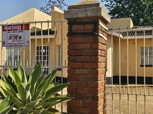 4 Bedroom Flat & Apartment