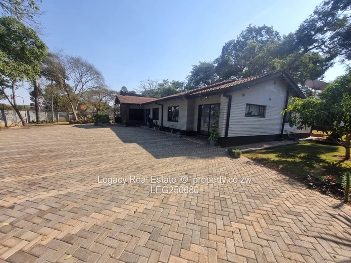 Upper Hillside 4BR — Walled Home with Main Rd Frontage