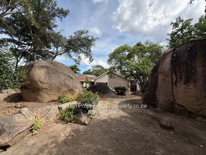 Spacious family home with attached 3 bedroom cottage