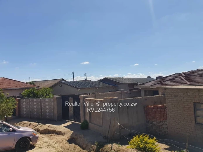 6-Bed Home Granary Park - Tiled Roof, Carport & Ensuite