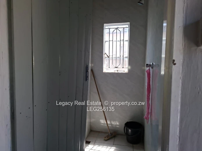 Chitungwiza 2-Bed Tiled House with Garden & Verandah