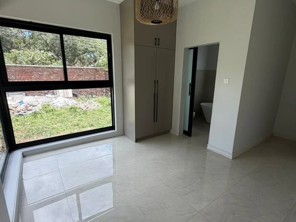 4 Bedroom Flat & Apartment