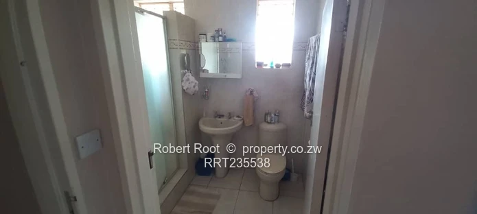  Spacious Family Home with Cottage, Pool & Borehole!