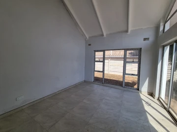 3 Bedroom Flat & Apartment