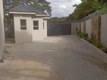 2 Bedroom Flat & Apartment
