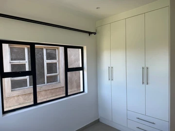 3 Bedroom Flat & Apartment