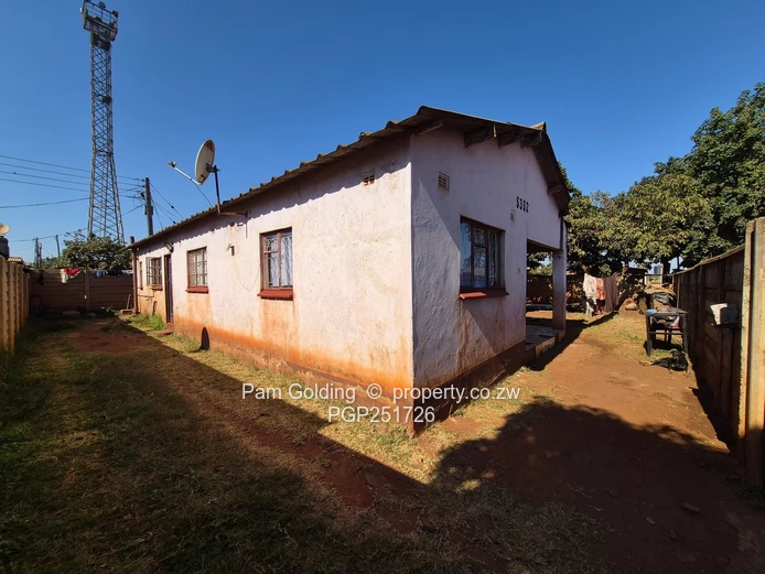 5 Bedroom House For Sale in Warren Park D (Sole Mandate)