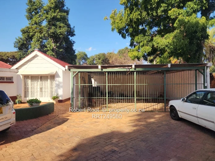 Mt Pleasant | Spacious Family Home with Tennis Court & Pool