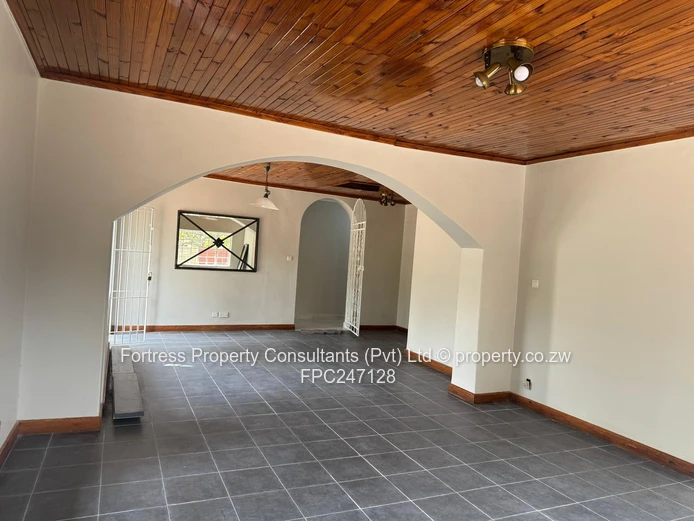 Renovated 3-Bed Home with Flatlet & Garden in Cranborne