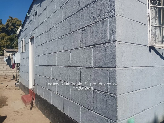 Mabvuku 2-Bed Block Home with Garden & Good ZESA (Sole Mandate)