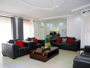 5 Bedroom House