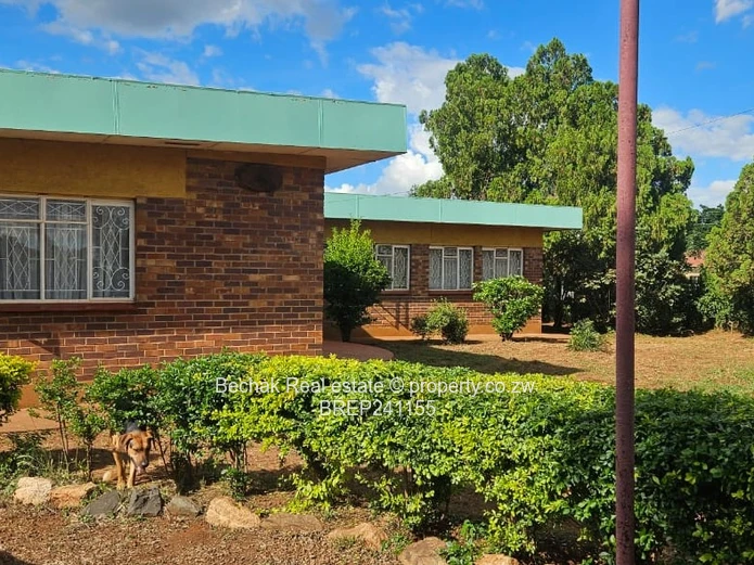 Spacious 4-Bed Home on 1500m² with Flatlet — Northlea