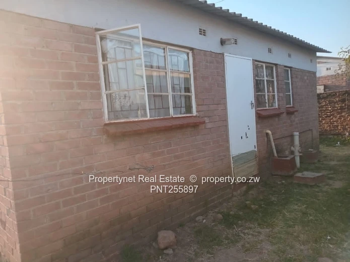 Solid neat family home!!!
