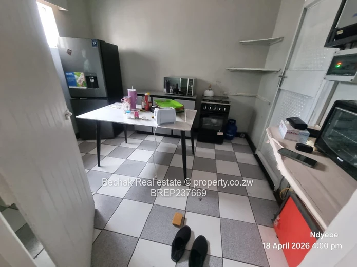 Matsheumhlope 3-Bed Home on 6500m² with Borehole