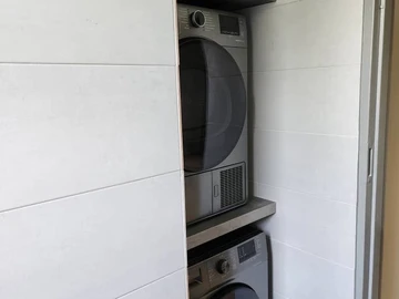 4 Bedroom Flat & Apartment