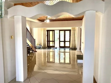 2 Bedroom Flat & Apartment