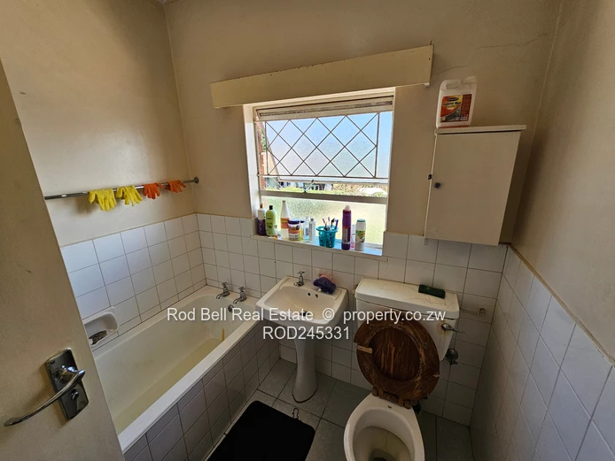 Semi-detached 3-bedroom, duplex garden Flat