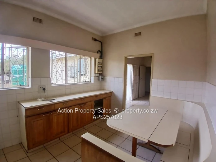 Neat Home Suitable For Offices Also! 