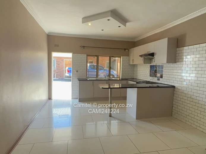 Sunlit 3-Bed Garden Flat with Borehole in Newlands