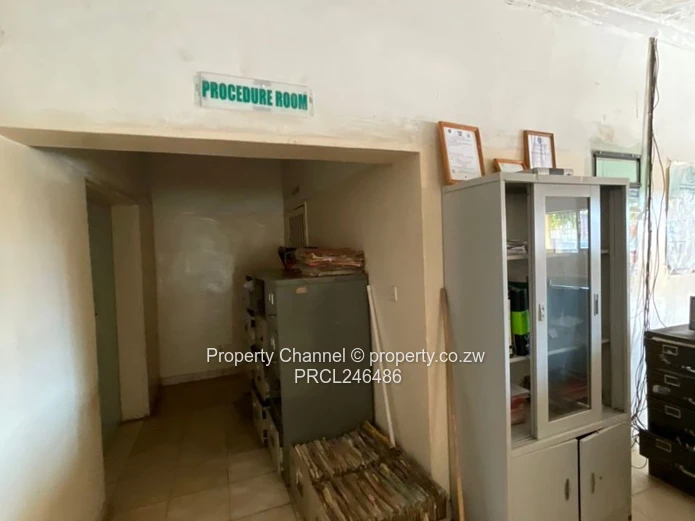 Glen Norah Medical/Commercial Property — 450 m², Accessible
