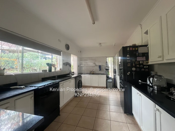 Attractive Home On A Quiet Close With Views, Pool & Tennis Court