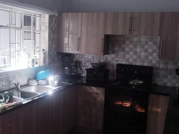 2 Bedroom Flat & Apartment