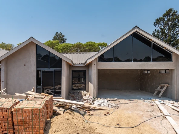 4 Bedroom Flat & Apartment