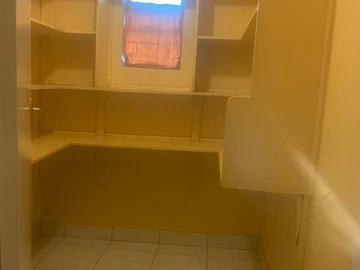 6 Bedroom House