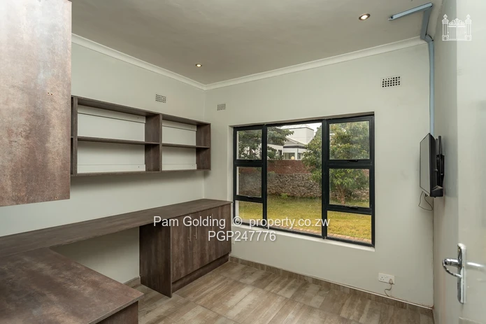 Beautiful Modern Family Home in Helensvale
