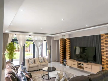 6 Bedroom House