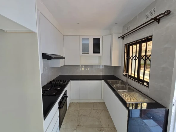 3 Bedroom Flat & Apartment