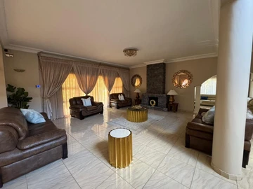6 Bedroom House