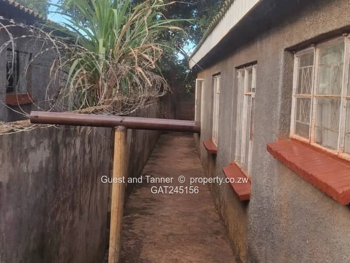 4 Bedroomed house For Sale In Dzivarasekwa Extension  (Sole Mandate)