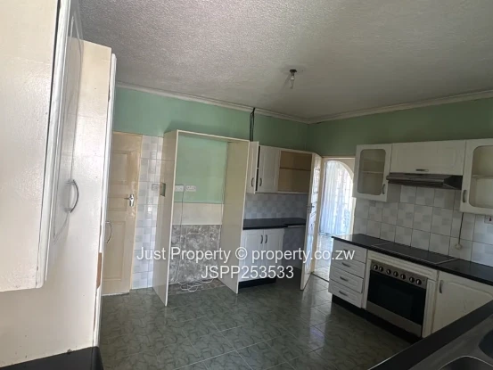 4 bedroom house Zimre Park: RENT 