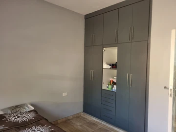 6 Bedroom House