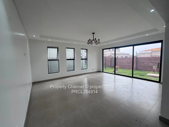 Modern 4-Bed Apartment in Marlborough