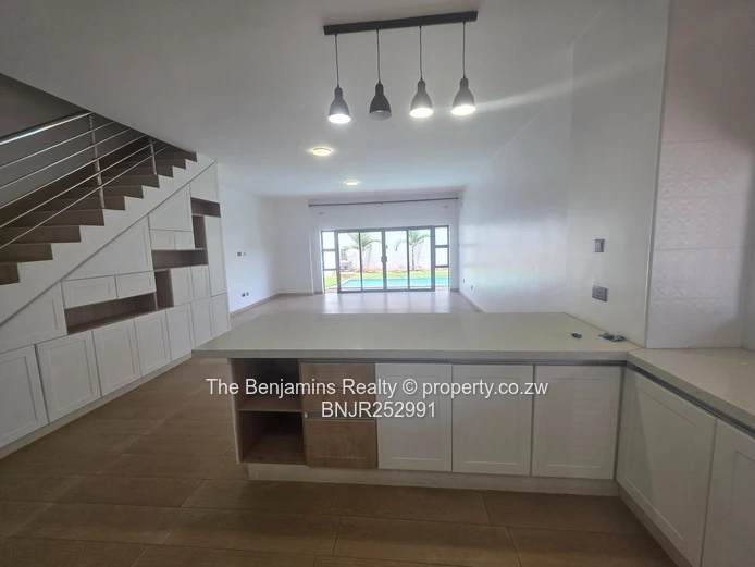 Four Bedroom Townhouse In Avondale