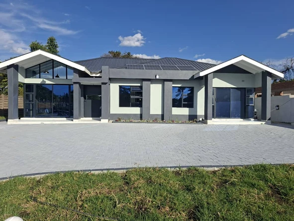 4 Bedroom Flat & Apartment