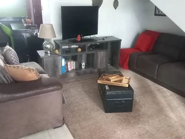 2 Bedroom Flat & Apartment