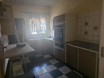 6 Bedroom House