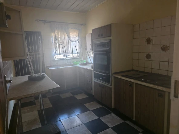 6 Bedroom House