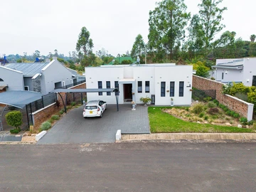 3 Bedroom Flat & Apartment