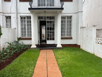 2 Bedroom Flat & Apartment