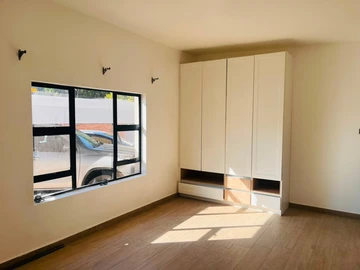 3 Bedroom Flat & Apartment