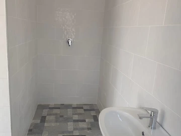 3 Bedroom Flat & Apartment