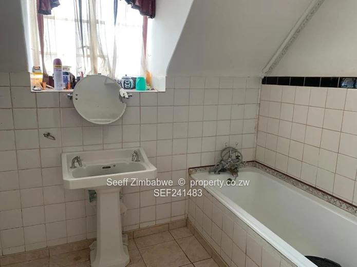 Prime Property Along Twickenham Road