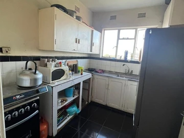 2 Bedroom Flat & Apartment
