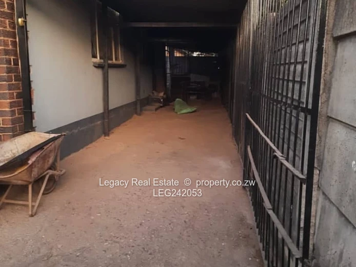 Secure 4 Bed House with Carport – Glen View 1-Title Deed