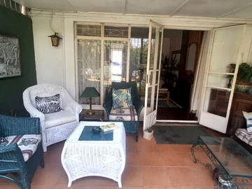2 Bedroom Flat & Apartment