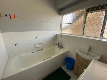 3 Bedroom Flat & Apartment